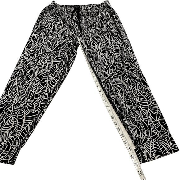 Lululemon Jet Crop Pants Pretty Palm Black Angel Wings Leaf Print Size 6 - Picture 5 of 7